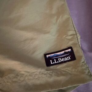 LL Bean Men’s light camouflage green 5 inch